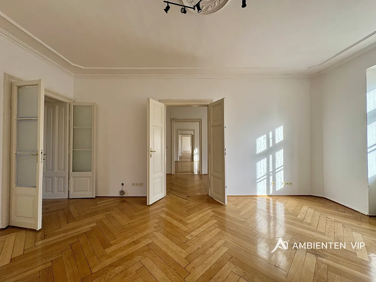 Pronájem kanceláře 316 m²
